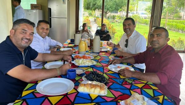 Prefeito Vitor da Reis é recebido pelo governador Wanderlei Barbosa, em Palmas