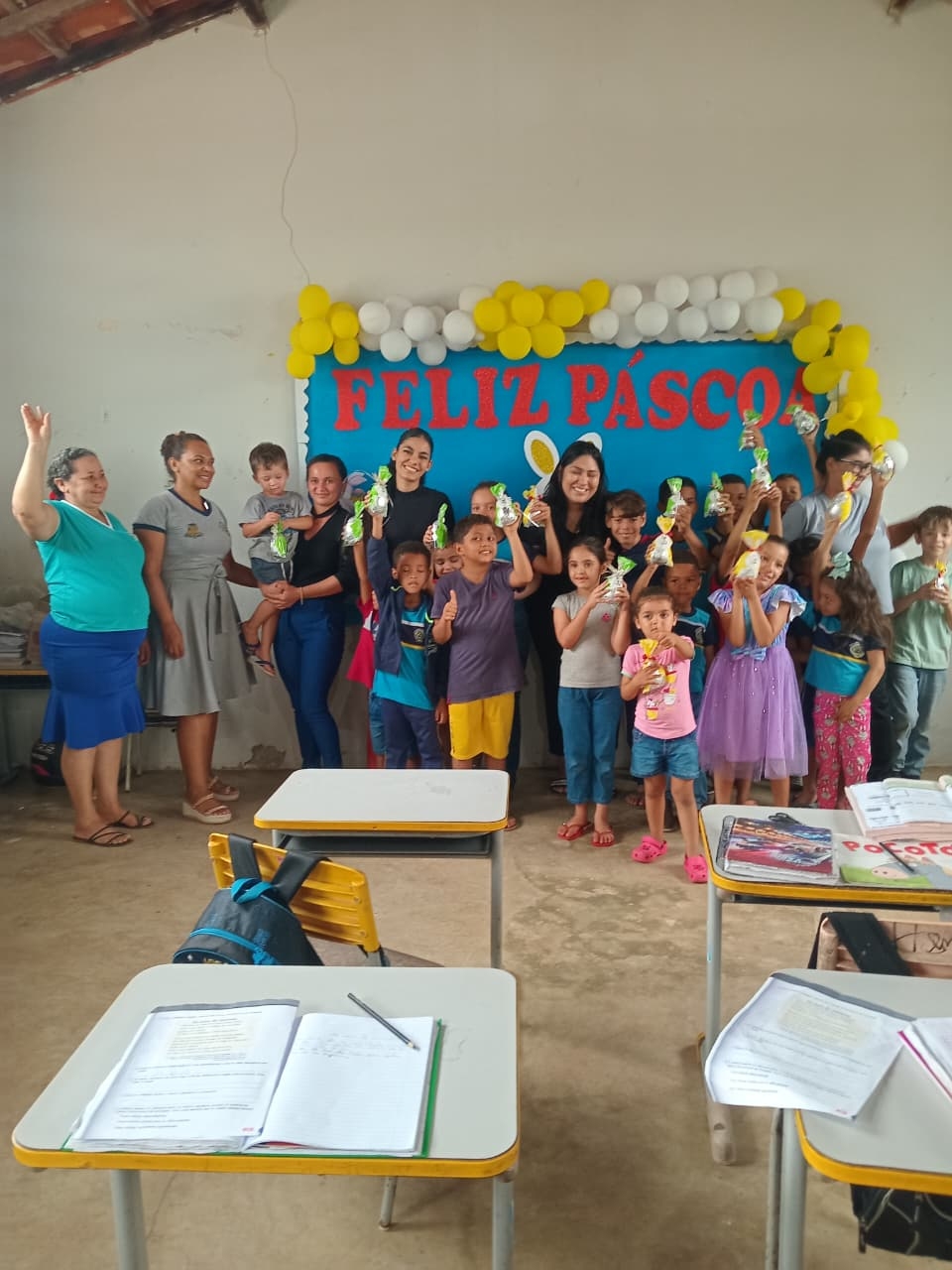 Crianças recebem ovos de páscoa em Itaguatins
