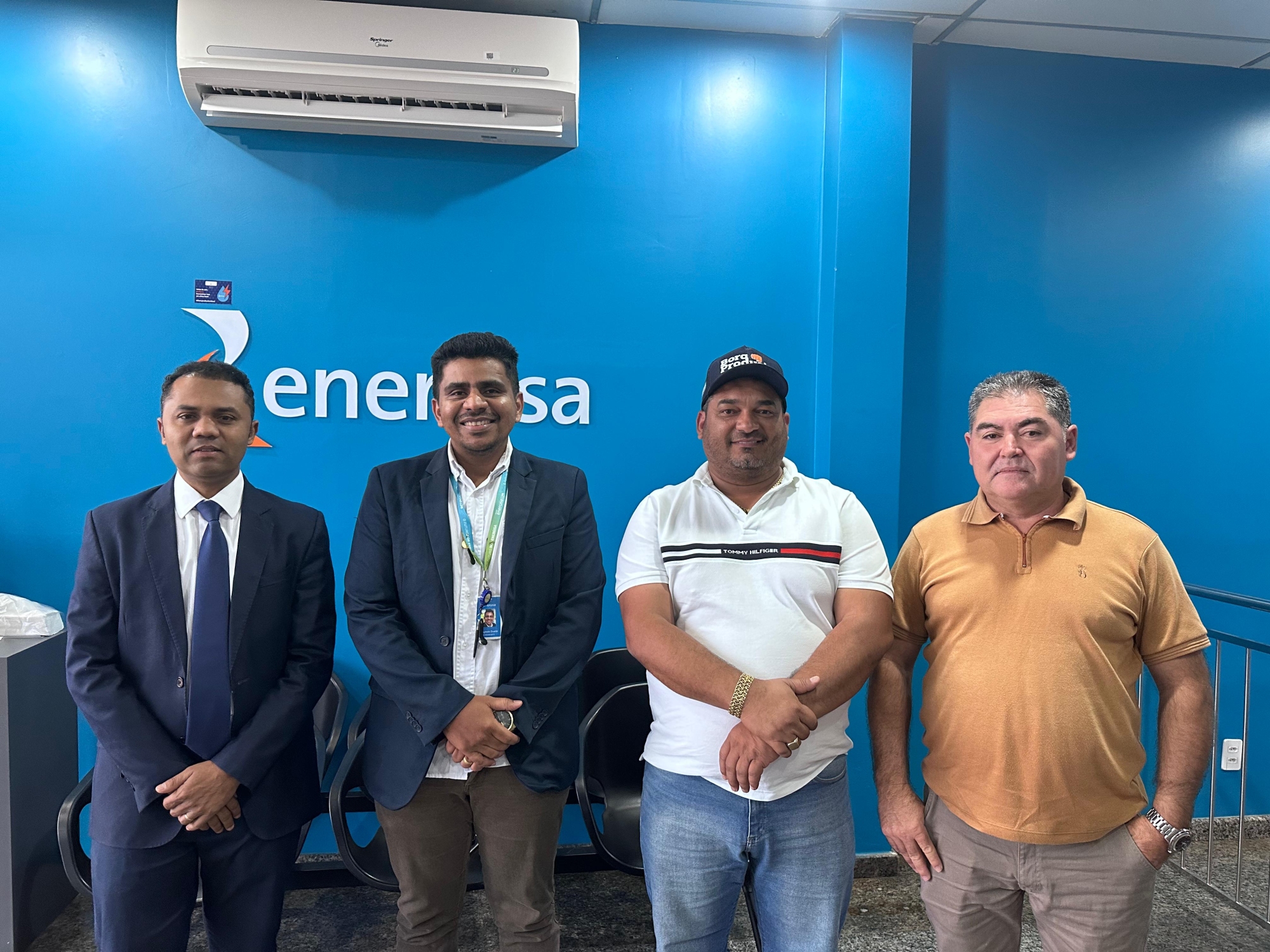 Prefeito Vitor da Reis solicita à Energisa implantação de rede de energia elétrica na rua 4 no P.A. Reis em Itaguatins
