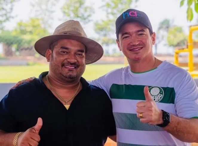 Prefeito Vitor da Reis viabiliza junto ao deputado federal Alexandre Guimarães mais um trator para Itaguatins
