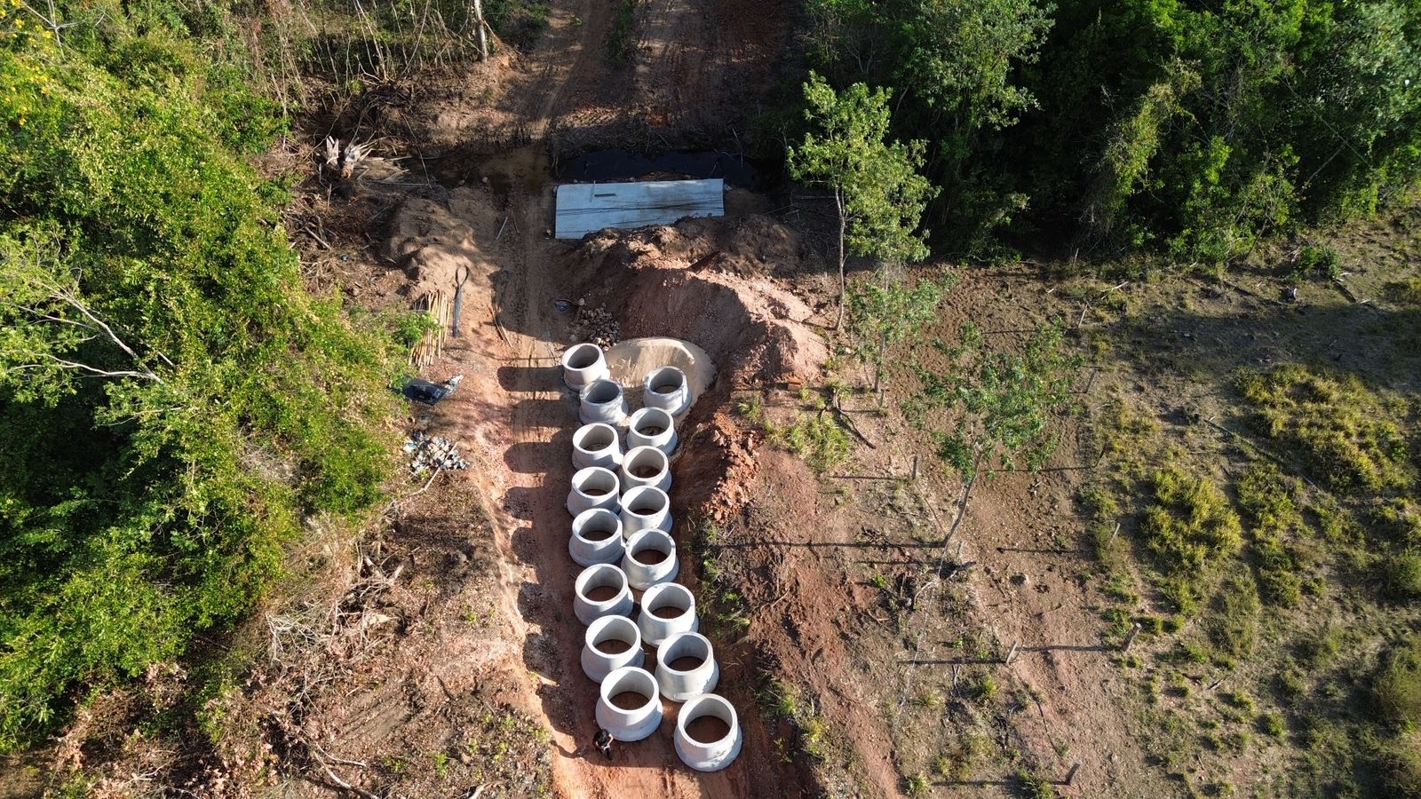 Obra de drenagem e recuperação da estrada que liga P.A Reis a Santa Luzia passa por vistoria 