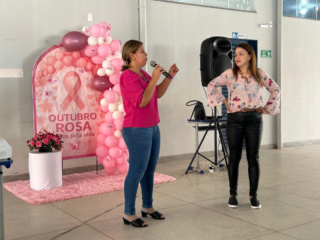 Saúde conscientiza alunos da Escola Olavo Bilac sobre a importância do Outubro Rosa