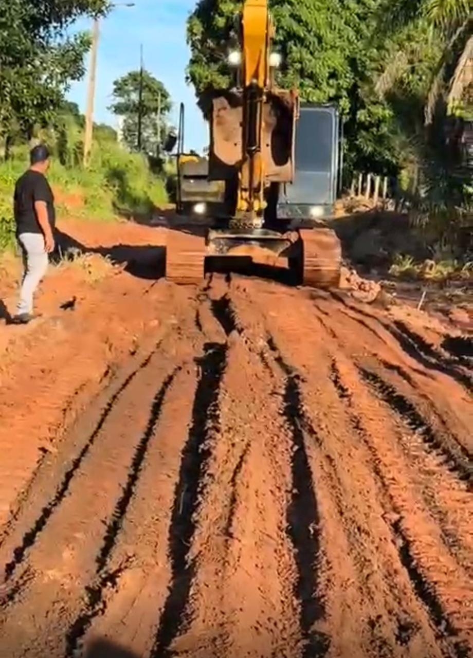 Prefeito Vitor da Reis vistoria obras de manutenção das estradas vicinais em Itaguatins