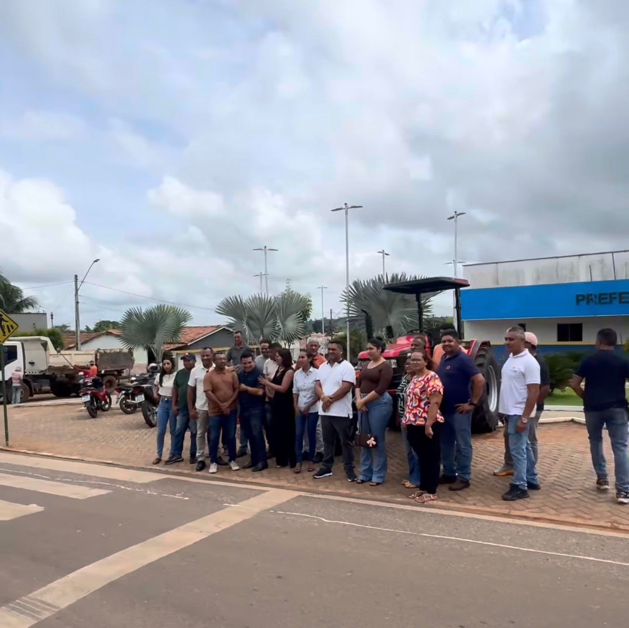 Prefeitura recebe trator com grade para reforçar agricultura familiar em Itaguatins